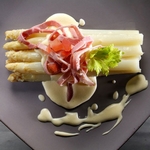 Mechelse asperges met breydelham en mousselinesa